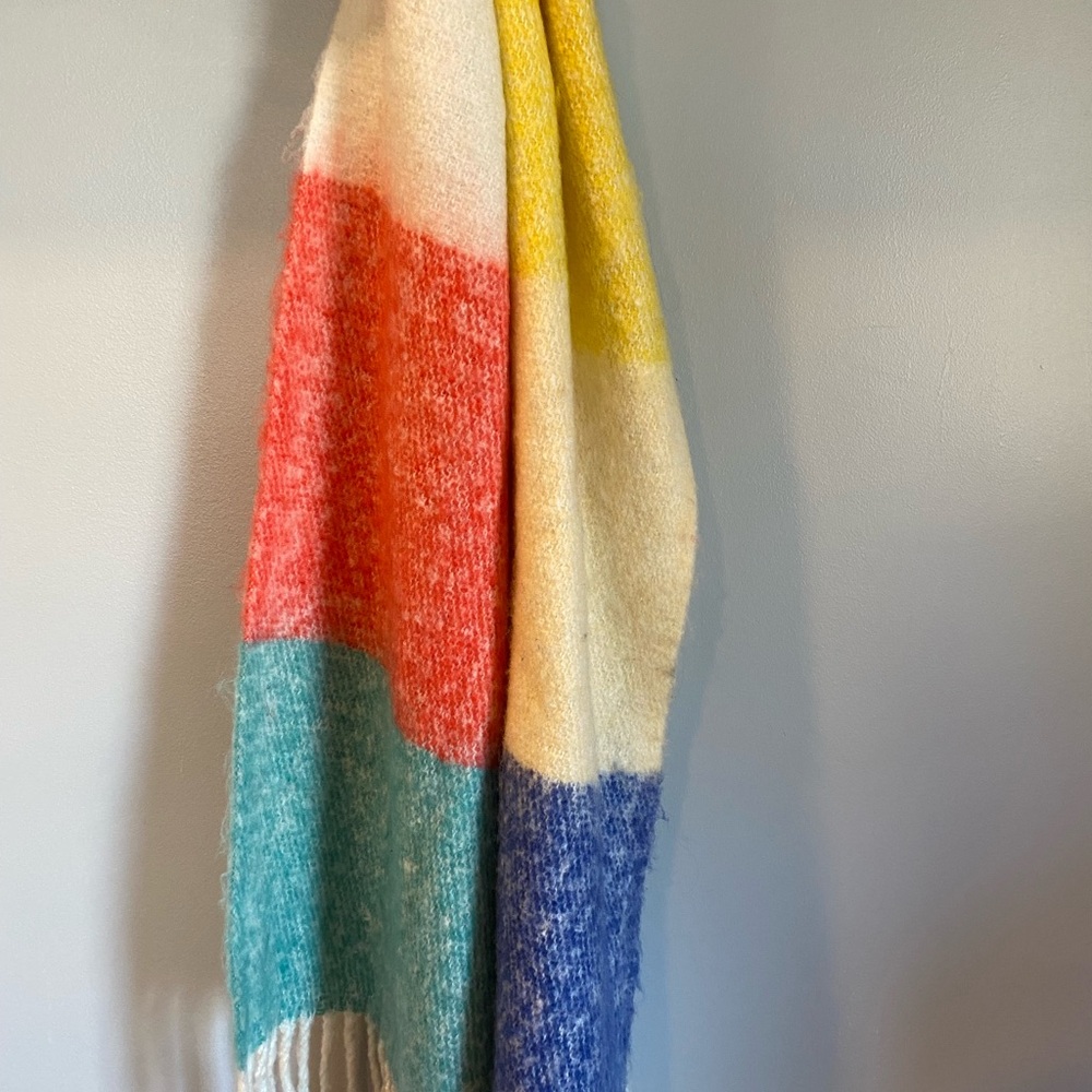 Ardene Blue & Cream Fuzzy Knit Scarf